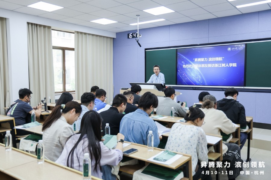 苹果重磅新作：Apple Intelligence Siri，秋季震撼登场！