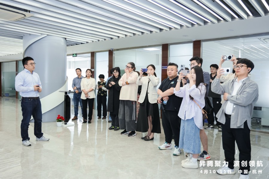 昊铂HL上市，30万级家庭大六座市场迎来“搅局者”